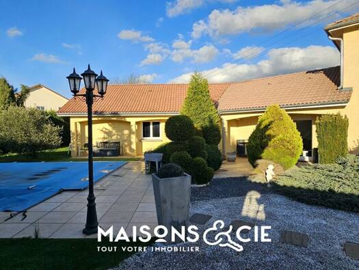 Maison à vendre 395 000 € 7 pièces 4 chambres 189 m² 1 007 m² de terrain Sud Lagnieu 01150