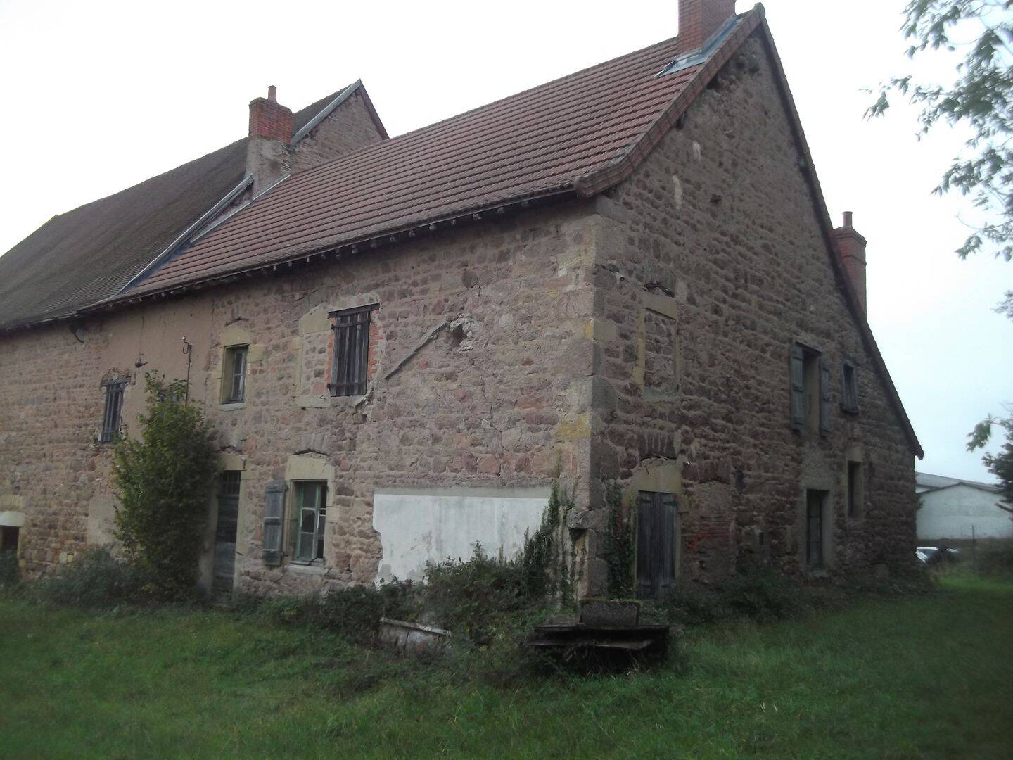 Maison 16 pièces 287 m² · à La Clayette · 287 m² · 85 000 €