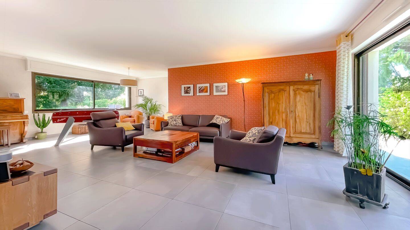 Maison 9 pièces 196 m² · à Yvré-l'Évêque · 196 m² · 459 000 €