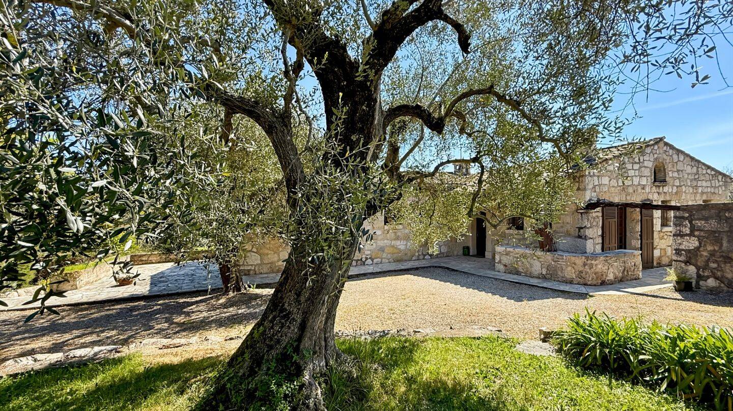 Maison 7 pièces 215 m² · à Tourrettes-sur-Loup · 215 m² · 795 000 €