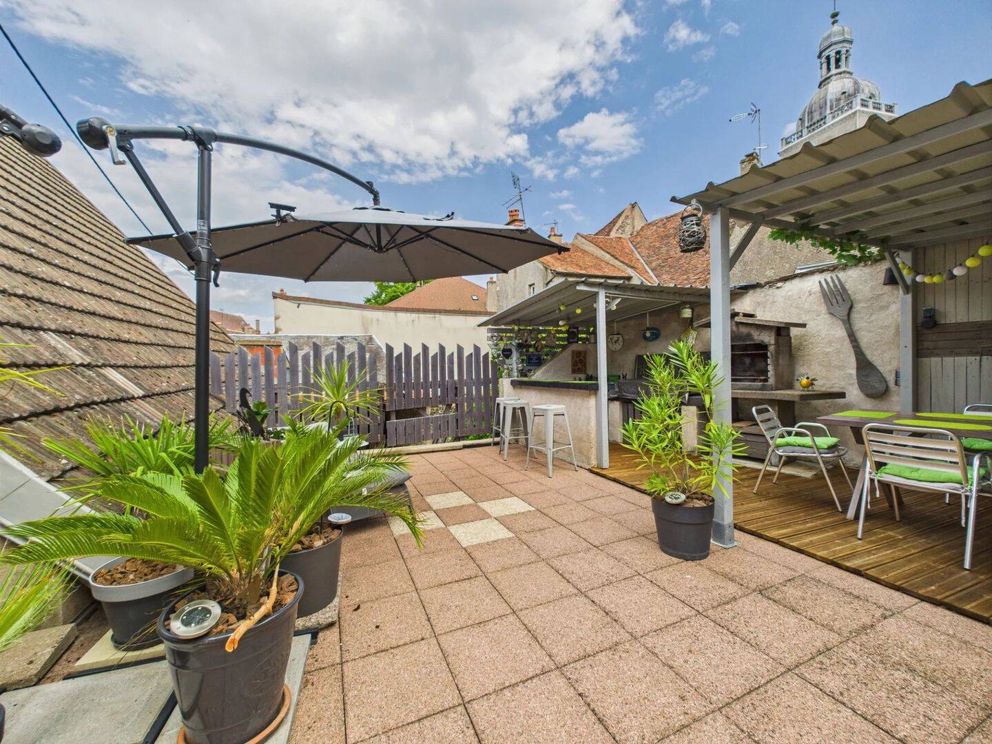 Maison 9 pièces 232 m² · à Saulieu · 232 m² · 140 000 €
