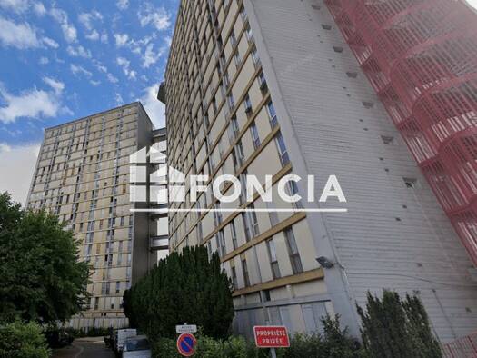 Parking à louer 30 € Le Mée-sur-Seine 77350