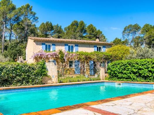 Villa à vendre 979 000 € 8 pièces 4 chambres 183 m² 16 000 m² de terrain Cotignac 83570