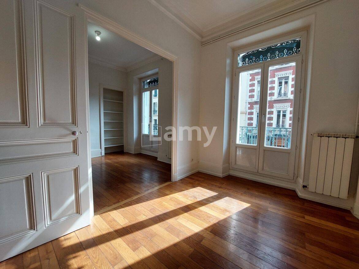 Appartement 4 pièces 74 m² · à Grenoble · 74 m² · 958 €