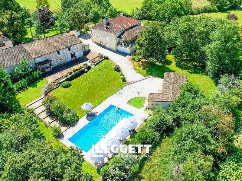 Maison 14 pièces 589 m² · à Bourg-de-Visa · 589 m² · 595 000 €