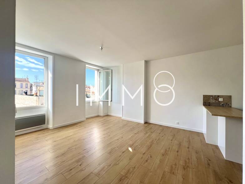 Appartement à louer 795 € 2 pièces 1 chambre 38 m² Sous le toit, Étage 3/3 Marseille 5ème 13005