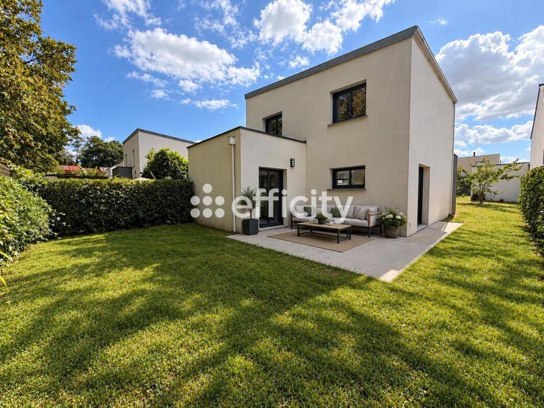 Maison 6 pièces 111 m² · à Orgères · 111 m² · 335 000 €