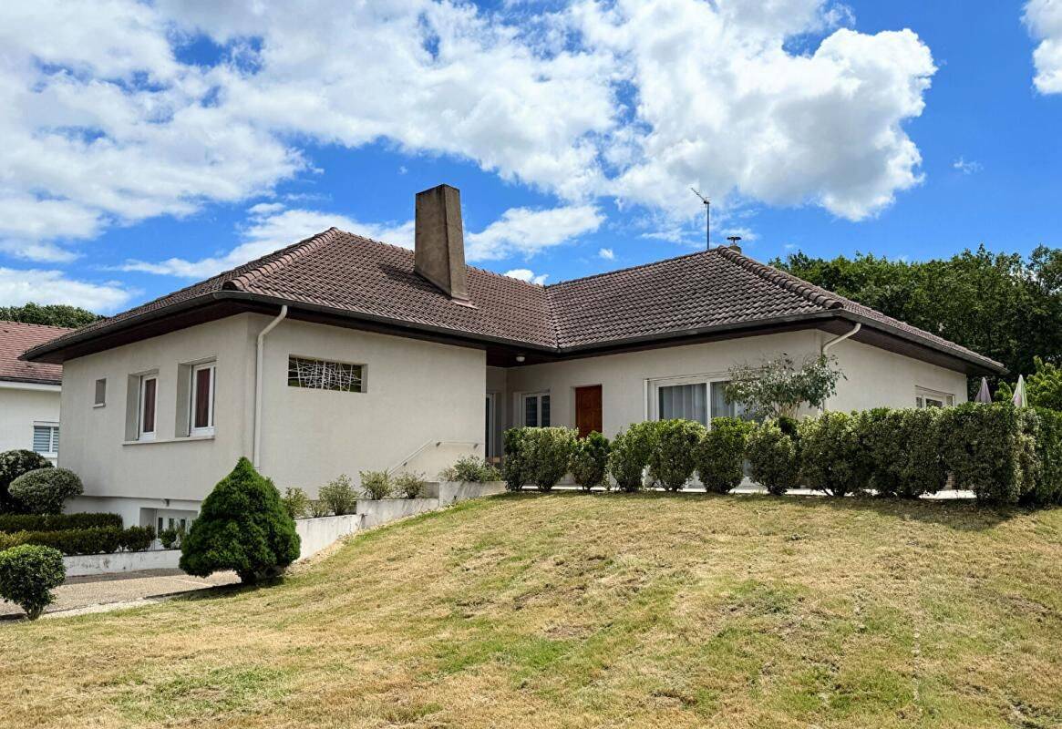 Maison 6 pièces 175 m² · à Pierre-de-Bresse · 175 m² · 215 000 €