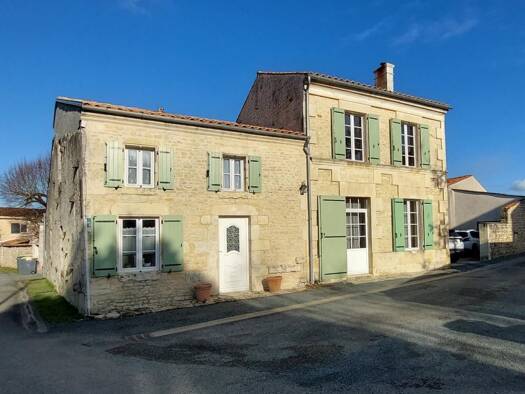 Maison à vendre 211 000 € 5 pièces 3 chambres 142 m² 454 m² de terrain Nantillé 17770