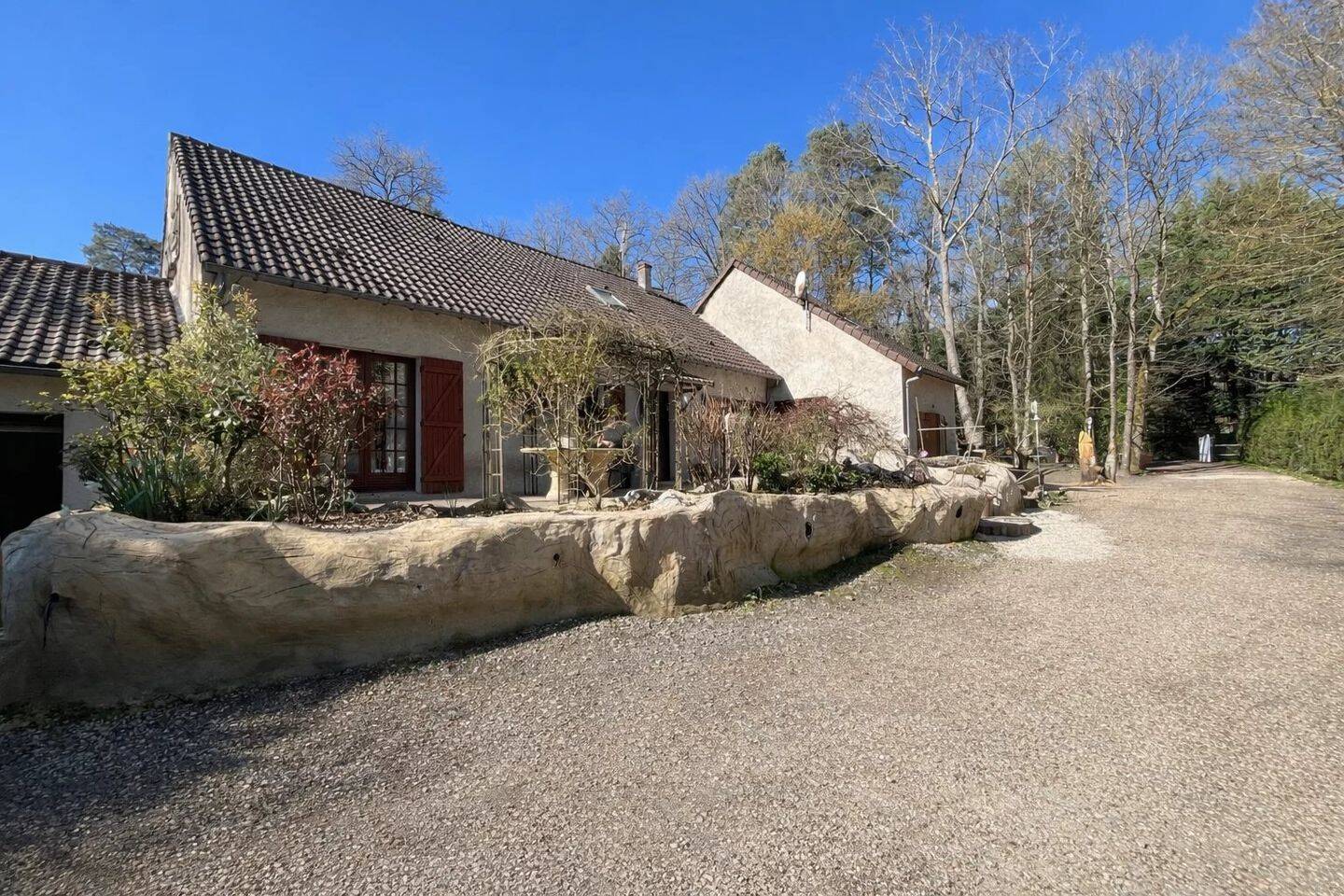 Maison 6 pièces 185 m² · à Poigny-la-Forêt · 184,9 m² · 499 000 €