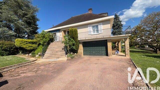 Maison 14 pièces 391 m² · à Saint-Gengoux-le-National · 391 m² · 375 000 €
