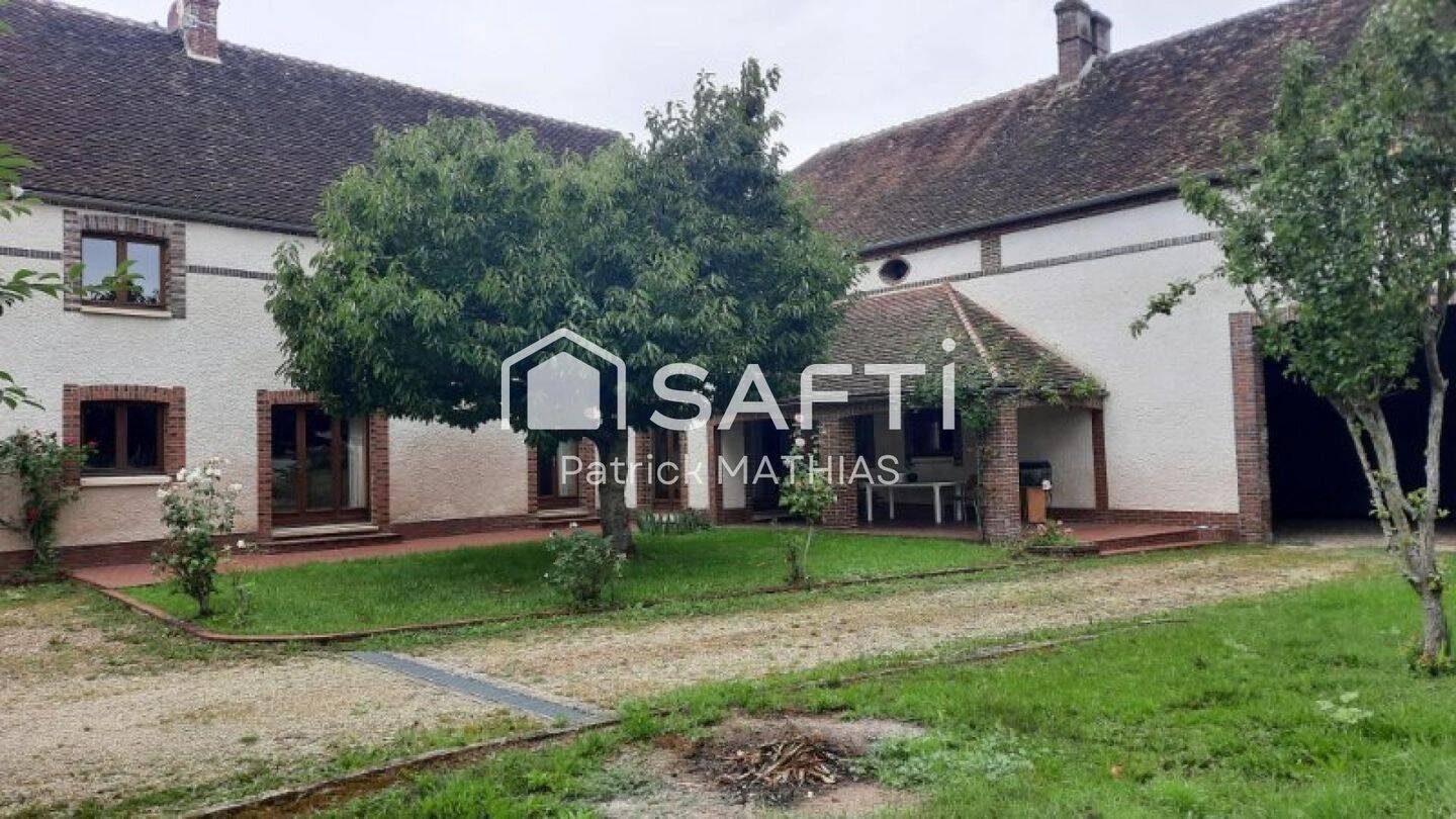 Maison 10 pièces 390 m² · à Étigny · 390 m² · 492 000 €