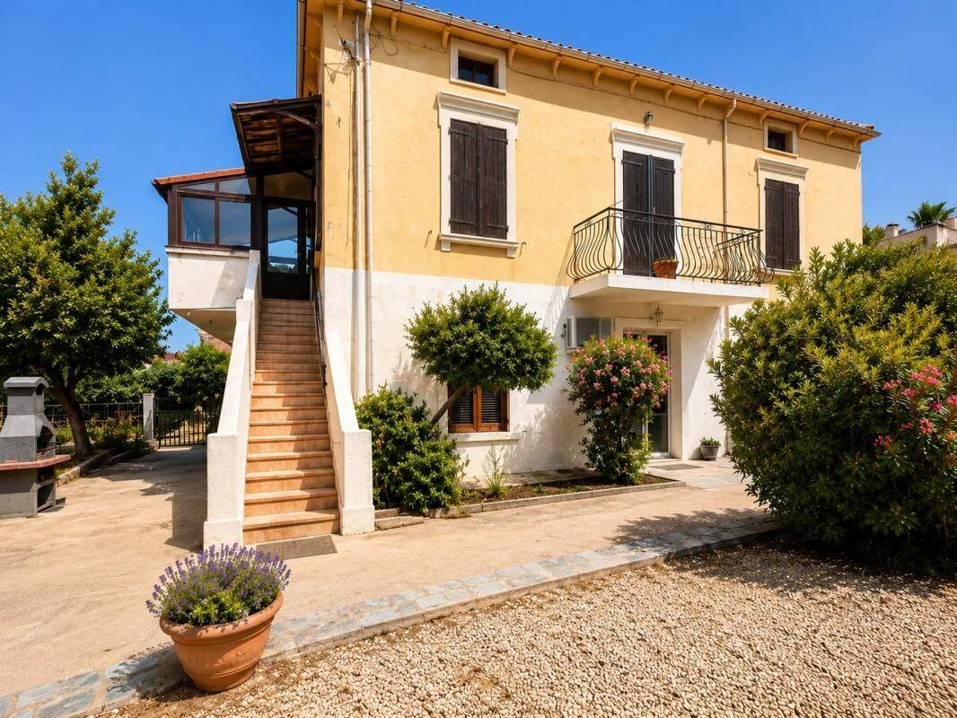 Maison 8 pièces 208 m² · à L'Île-Rousse · 208 m² · 1 150 000 €