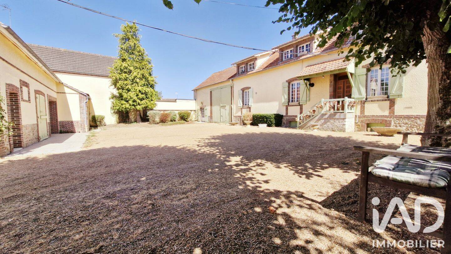 Maison 9 pièces 191 m² · à Thivars · 190,8 m² · 340 000 €