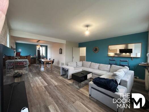 Appartement à vendre 117 000 € 4 pièces 2 chambres 87 m² 3ème étage Bourg Saint-Doulchard 18230