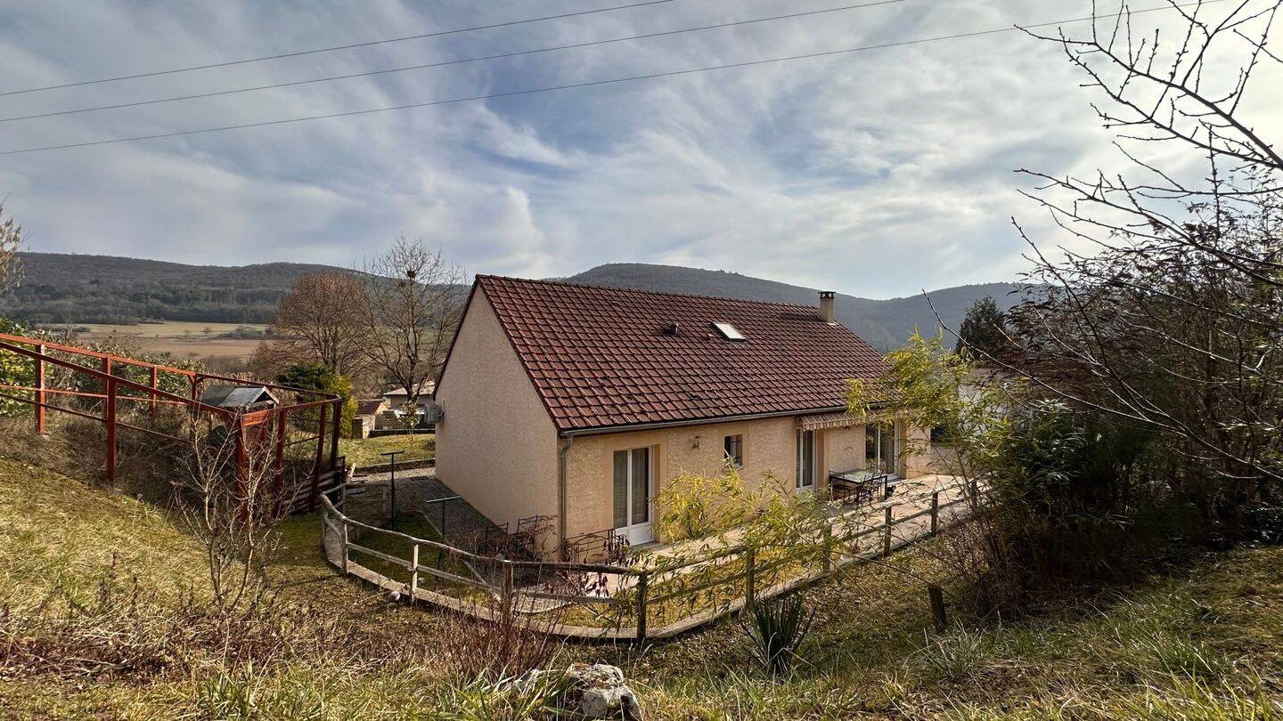 Maison 5 pièces 111 m² · à Saint-Victor-sur-Ouche · 111 m² · 248 000 €