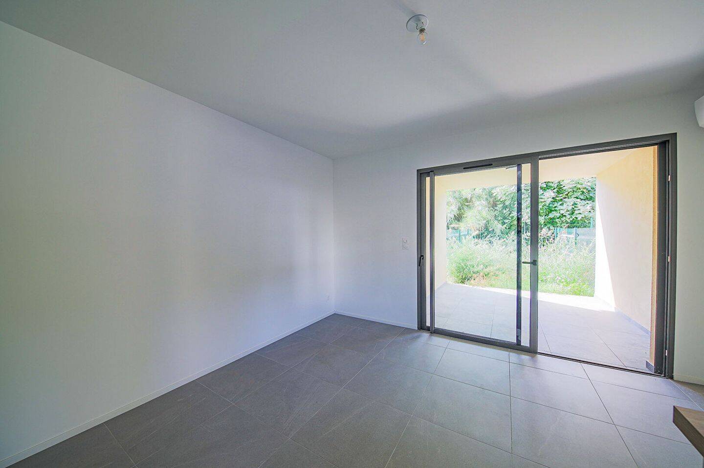 Appartement 2 pièces 40 m² · à Santa-Lucia-Di-Moriani · 40 m² · 545 €/mois