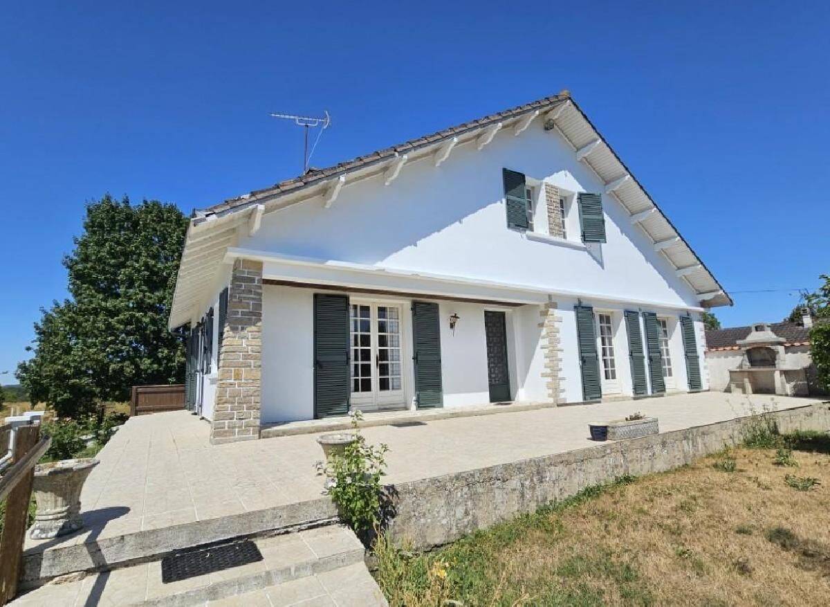Maison 7 pièces 181 m² · à Villefagnan · 181 m² · 150 530 €