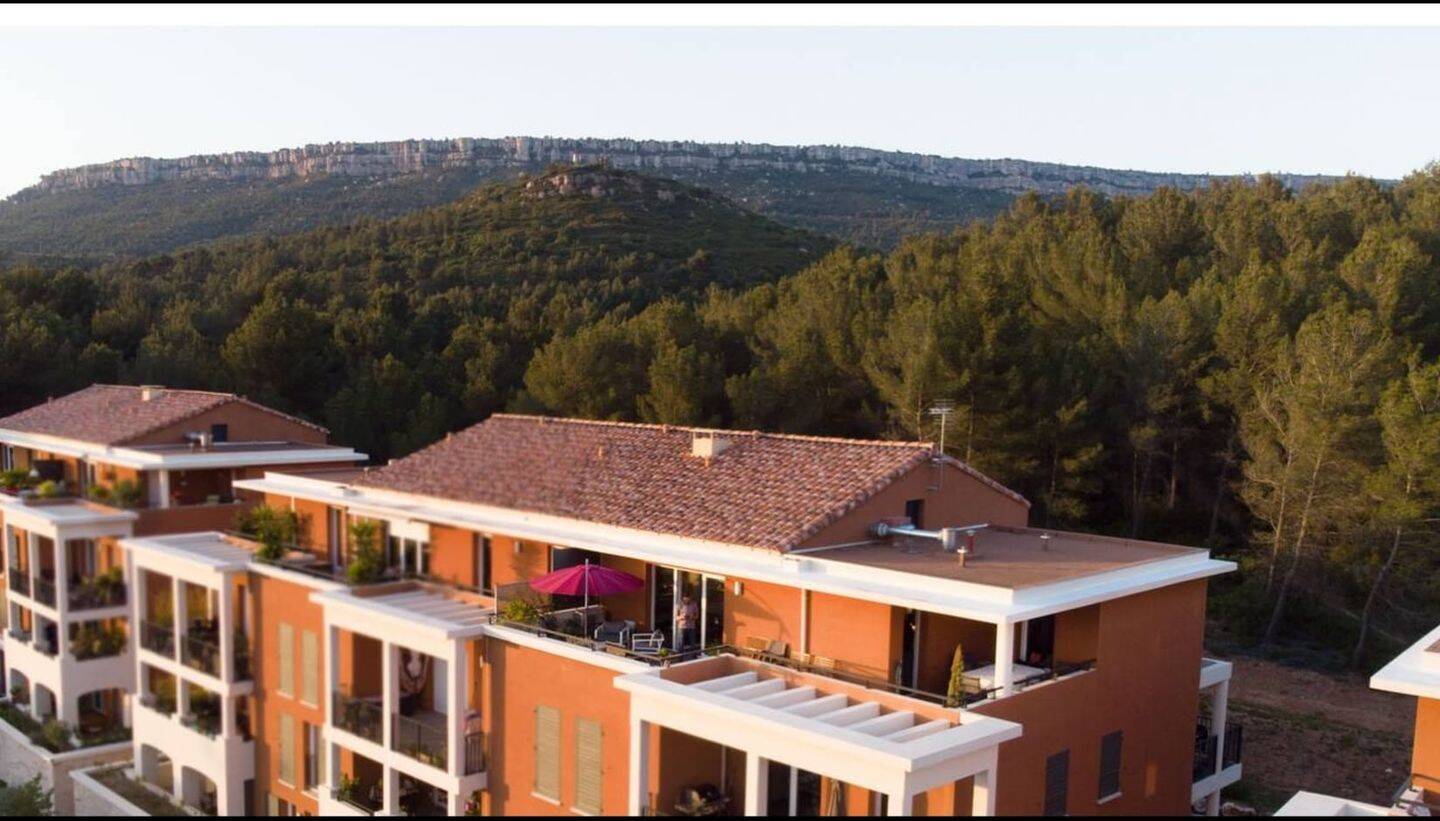 Appartement 4 pièces 87 m² · à Châteauneuf-le-Rouge · 87 m² · 1 612 €