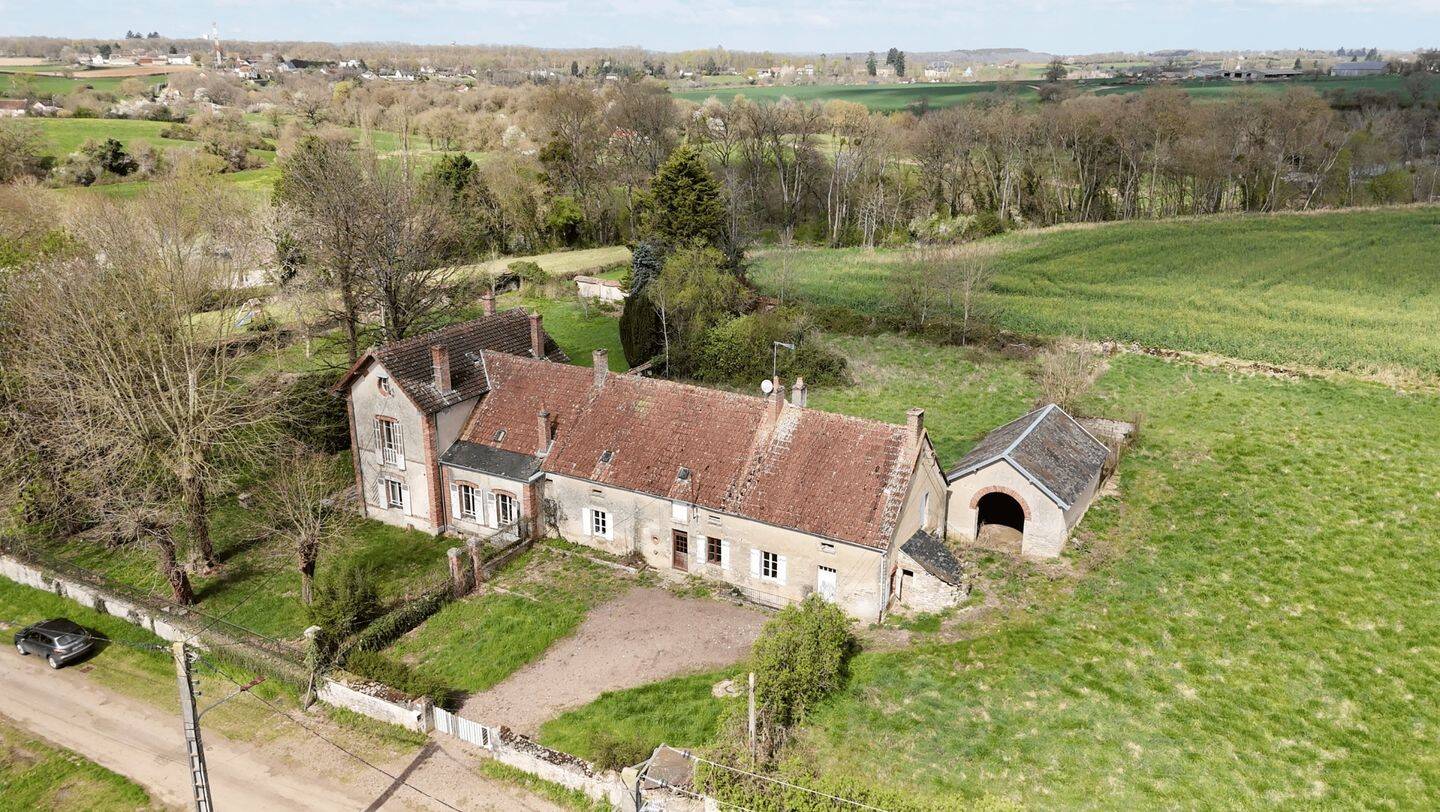 Maison 13 pièces 263 m² · à Châtillon-en-Bazois · 263 m² · 169 000 €