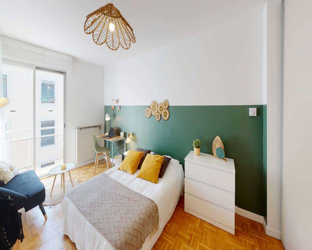 Appartement 4 pièces 80 m² · à Lyon 7ème Arrondissement · 80 m² · 825 €