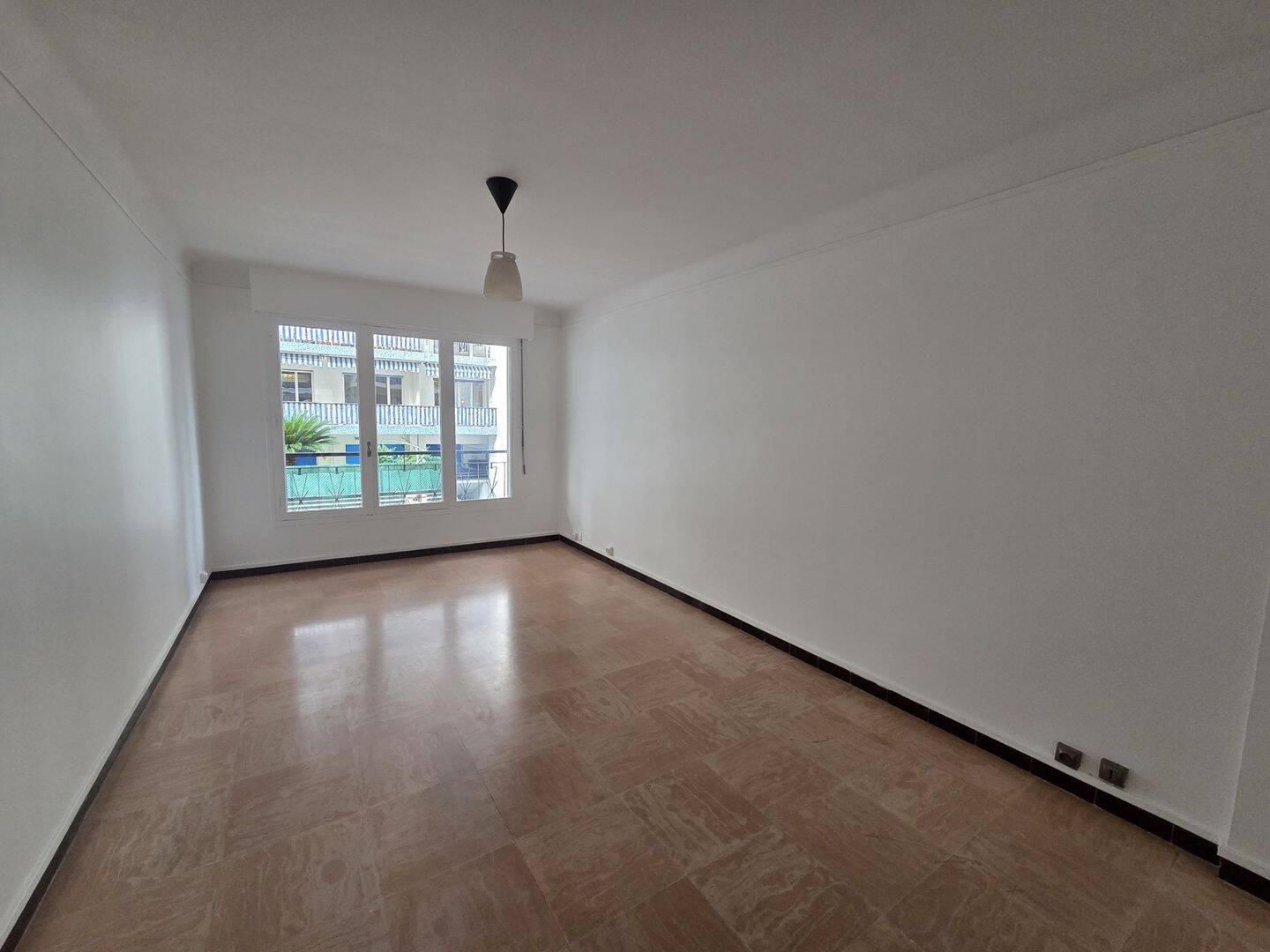 Appartement 2 pièces 52 m² · à Cannes · 51,8 m² · 199 000 €