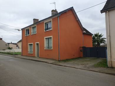 Maison à vendre 165 000 € 6 pièces 3 chambres 110 m² 1 064 m² de terrain La Guierche 72380
