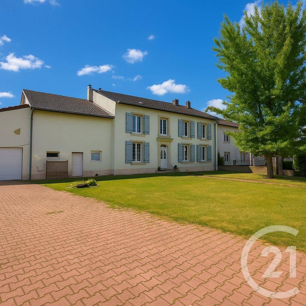 Maison 7 pièces 241 m² · à Roussy-le-Village · 240,9 m² · 1 900 €