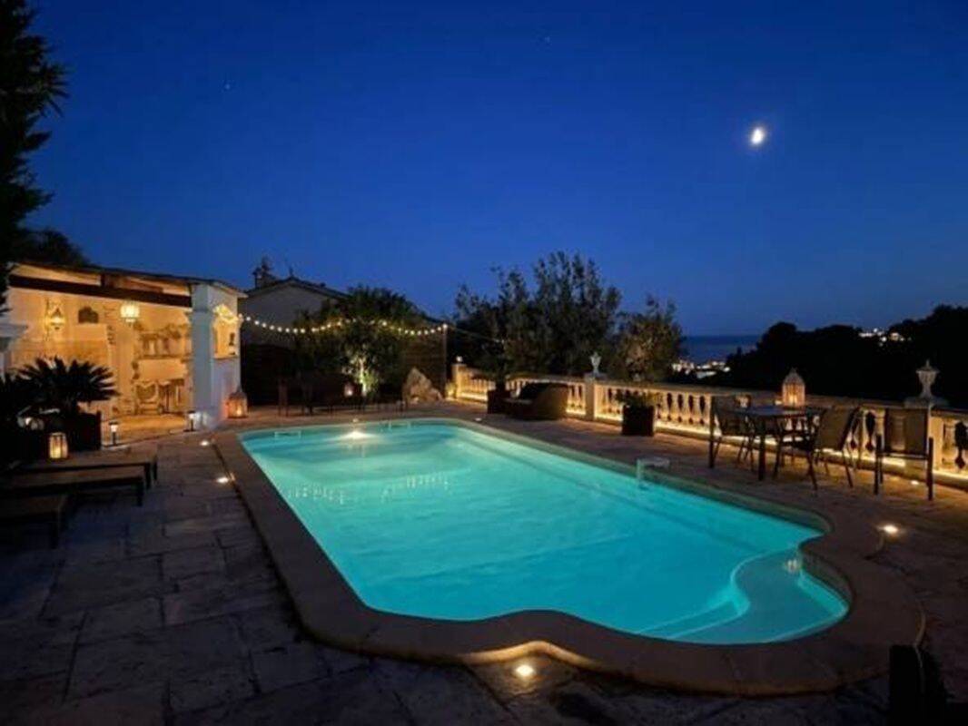 Maison 6 pièces 194 m² · à Vallauris · 194,4 m² · 1 980 000 €