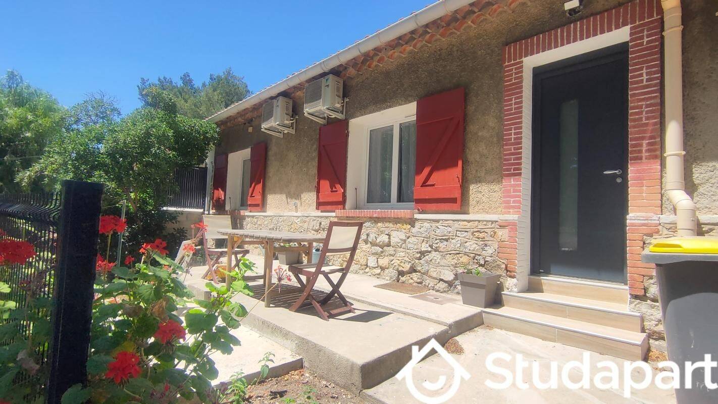 1 pièce 15 m² · à Ollioules · 15 m² · 560 €