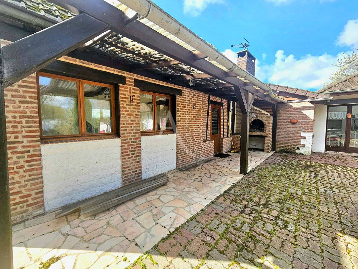 Maison 10 pièces 202 m² · à Favières · 201,5 m² · 335 000 €