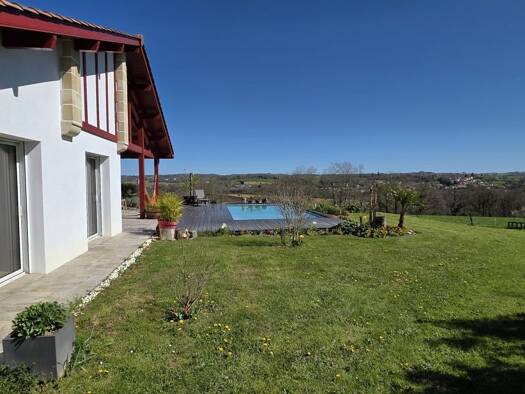 Maison de plain-pied à vendre 550 000 € 5 pièces 4 chambres 148 m² Amendeuix-Oneix 64120