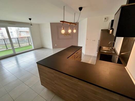 Appartement à vendre 296 000 € 5 pièces 3 chambres 84 m² Étage 1/3 Petit Noisy Noisy-le-Sec 93130