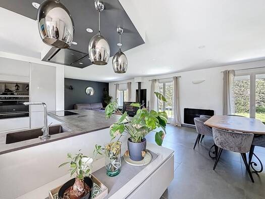Maison à vendre 635 000 € 6 pièces 4 chambres 194 m² 1 127 m² de terrain Échalas 69700
