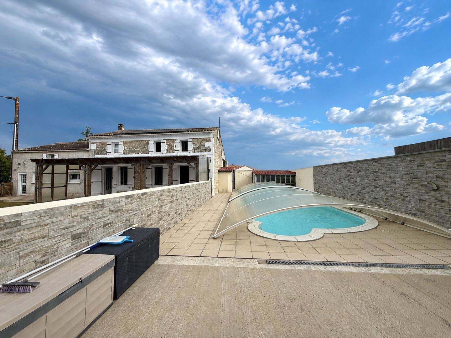 Maison 9 pièces 170 m² · à Corme-Écluse · 170 m² · 299 000 €