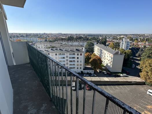 Appartement à vendre 99 000 € 3 pièces 2 chambres 64 m² 10 étages Lorraine Cholet 49300