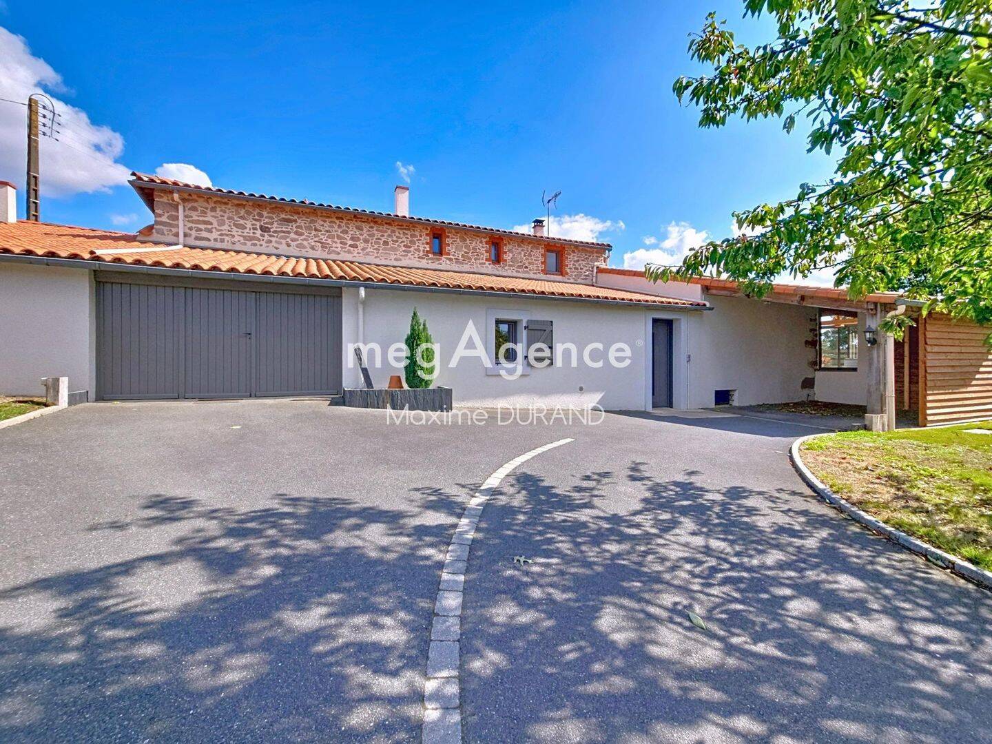 Maison 8 pièces 166 m² · à Mortagne-sur-Sèvre · 166 m² · 399 000 €