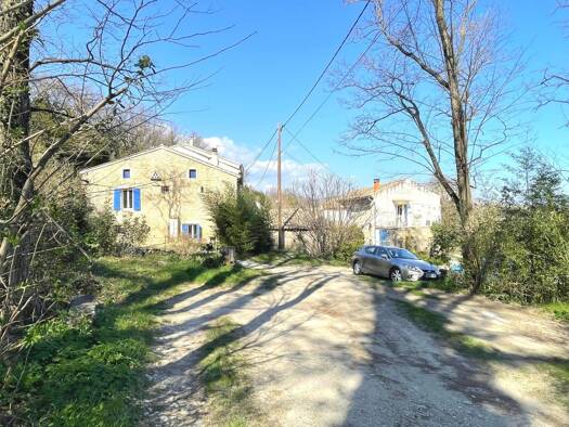 Maison à vendre 260 000 € 8 pièces 6 chambres 188 m² 5 608 m² de terrain Saint-Marcel-d'Ardèche 07700