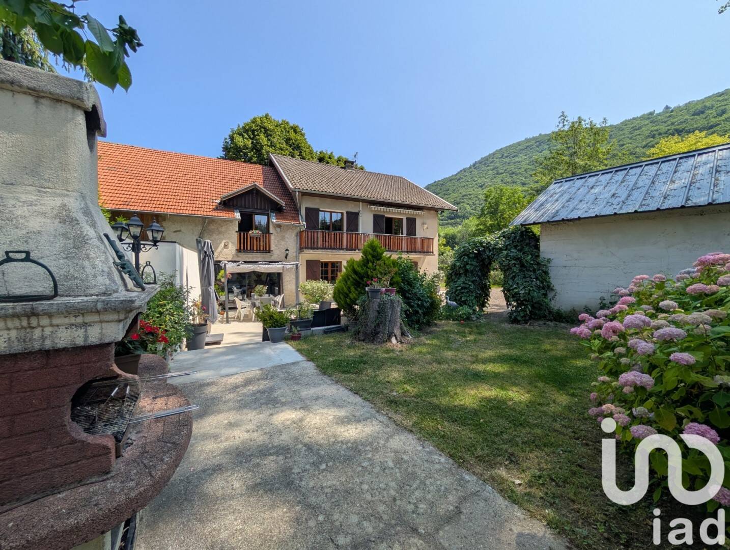 Maison 9 pièces 184 m² · à Saint-Martin-de-la-Cluze · 184 m² · 423 000 €