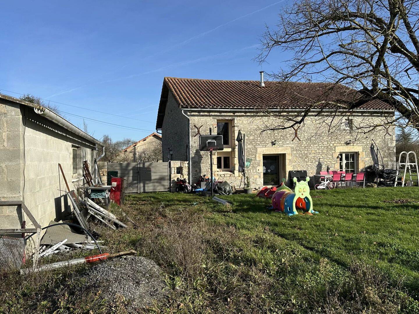 Maison 7 pièces 201 m² · à Usson-du-Poitou · 201 m² · 189 000 €