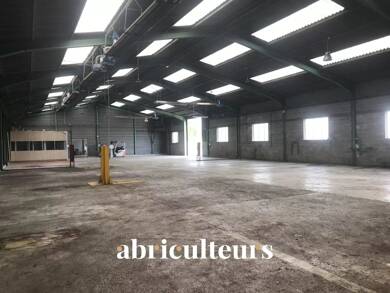Local commercial à louer 3 100 € 875 m² de surface de vente Bailleau-le-Pin 28120
