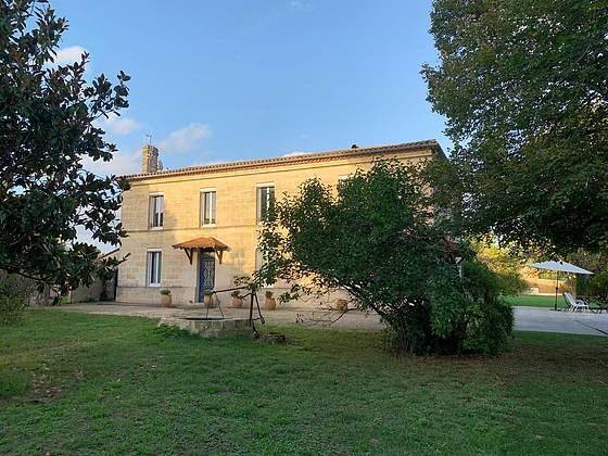 Maison 9 pièces 250 m² · à Saint-André-de-Cubzac · 250 m² · 2 400 €/mois