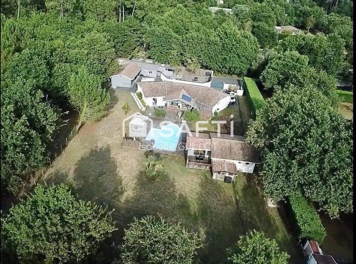 Maison 9 pièces 240 m² · à Biganos · 240 m² · 940 000 €