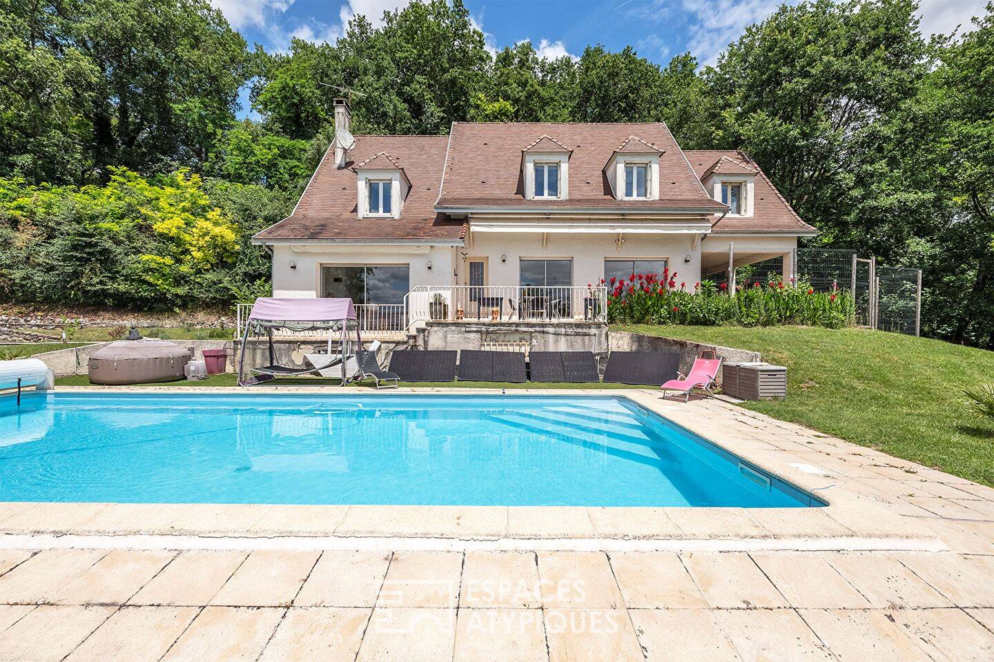Maison 6 pièces 218 m² · à Vélines · 218 m² · 516 000 €
