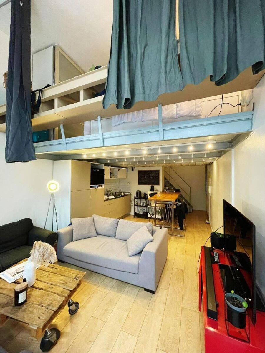 3 pièces 60 m² · à Paris 10ème Arrondissement · 60 m² · 1 787 €/mois