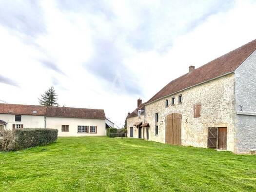 Maison à vendre 316 000 € 10 pièces 8 chambres 500 m² 3 077 m² de terrain Cité Medievale La Charité-sur-Loire 58400
