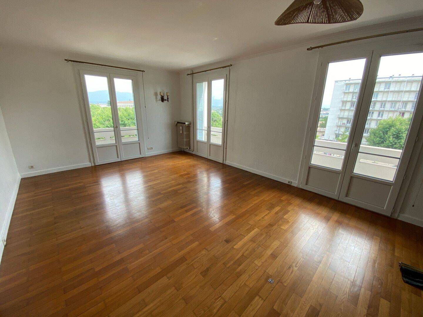 Appartement 5 pièces 105 m² · à Romans-sur-Isère · 105,1 m² · 210 000 €