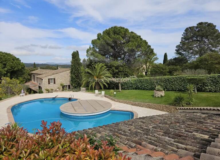 Mas à vendre 1 190 000 € 8 pièces 4<br/>chambres 230 m²<br/>superficie 2 900 m²<br/>terrain Trans-en-Provence 83720