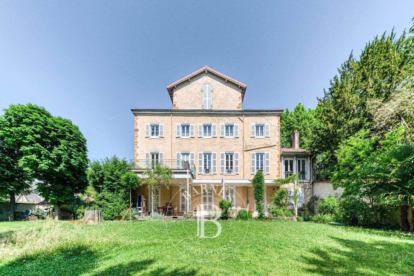 Appartement 4 pièces 167 m² · à Écully · 167,1 m² · 2 635 €