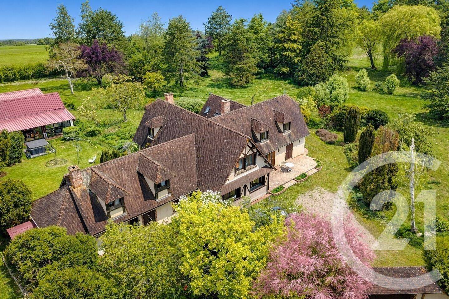 Maison 10 pièces 359 m² · à Croth · 358,9 m² · 800 000 €